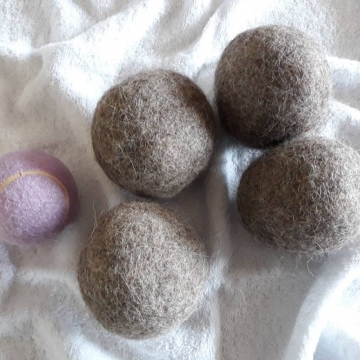 Dryer Balls, pack of 4 Llama Fibre, Large, Fabric Softener Alternative, Environmentally friendly laundry, clothes drying solution.