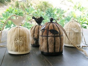 Leaf Bird Nester for nesting birds with llama Fibre. Gift for Garden. Bird house, birdbath, feeder accessory. Hanging wool nest starter