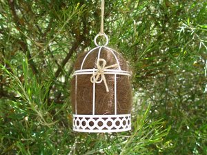 Small Bird Nester in Gift Box. Llama nesting material for wild birds, bird houses, nest boxes. Birdbath accessory for eco, nature gardens