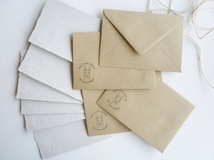 llama letter set 6x4Inch with handmade recycled llama Poo Paper. Writing sheets with envelopes for llama themed party or eco friendly gift