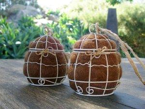 Small Bird Nester with Llama Fibre Nesting Material. Bird lover gift. gardener's gift idea. Boxed Mothers Gift for yard, housewarming