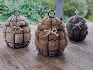 Small Bird Nester in gift box. Llama Fibre Nesting Material for gardeners and bird lovers. Backyard birdbath / feeder accessory