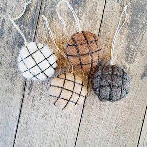 Bird Nester in Gift Box for Garden. Llama Nest Building Material for nature lover and backyard birds. Mothers Day Gift