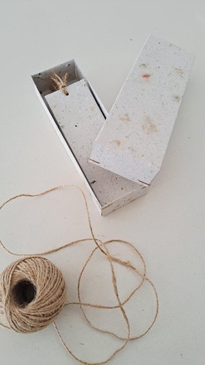 Bookmarks - Handmade recycled paper in gift box - Mixed neutral tones with flower petals and botanicals