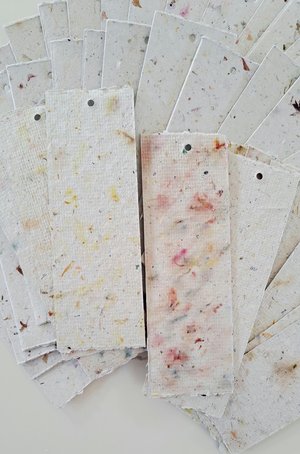 Bookmarks - Handmade recycled paper in gift box - Mixed neutral tones with flower petals and botanicals