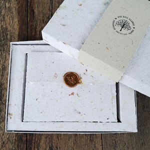 Stationery Set. Gift boxed handmade recycled paper writing sheets and envelopes with wax seals. 10 sheets, 5 envelopes, wax seals
