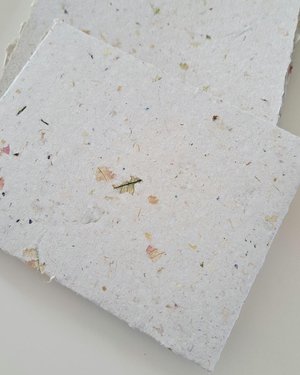 Stationery Set. Gift boxed handmade recycled paper writing sheets and envelopes with wax seals. 10 sheets, 5 envelopes, wax seals
