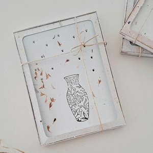 10 gift boxed flower collection / picking cards made from handmade recycled paper.