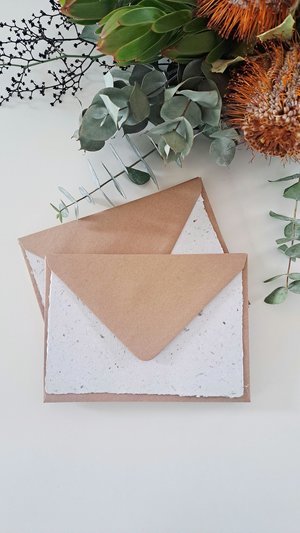 5 x Hand made recycled Paper Sheets with lawn clippings / grass, 5 x plain brown recycled 5x7" envelopes