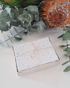 50 x Lawn Clipping Handmade note paper sheets, 4 x 3 Inch Recycled Paper Stationery Box for lawn mowing round