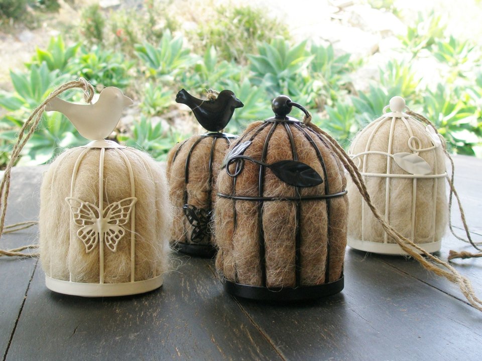 Leaf Bird Nester for nesting birds with llama Fibre. Gift for Garden. Bird house, birdbath, feeder accessory. Hanging wool nest starter
