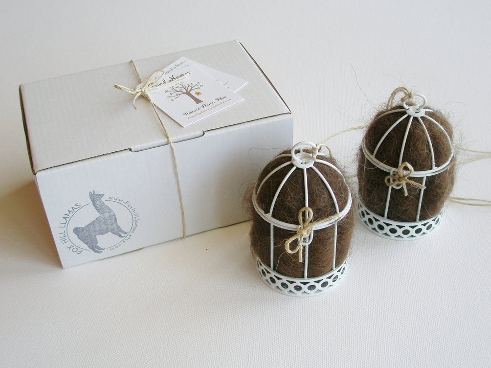 Small Bird Nester in Gift Box. Llama nesting material for wild birds, bird houses, nest boxes. Birdbath accessory for eco, nature gardens