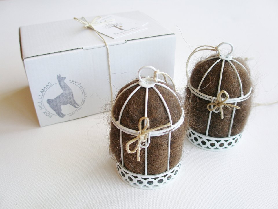 Small Bird Nester in Gift Box. Llama nesting material for wild birds, bird houses, nest boxes. Birdbath accessory for eco, nature gardens