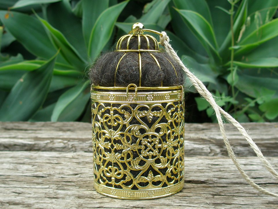 Gold Bird Nester for home isolation backyard gift with Llama Fibre Nest Building Material