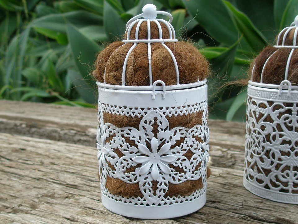 Bird Nester for visiting birds, home backyard or baclony gift, Llama Fibre Nest Building Material