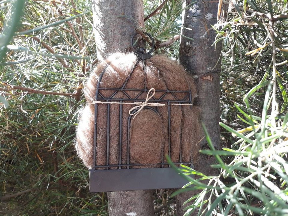 Narrow Bird Nester for Wall, Bird Nesting Llama Fibre, Gift for Garden, Housewarming present, Backyard Gift Idea, Eco Gift for home gardener