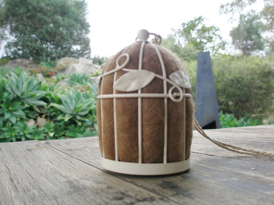Native Bird Nester, Llama Nesting fibre in Cream Cage, Aviary Bedding Material, Wildlife Nest builder, Garden Decor, Nature Garden Gifts