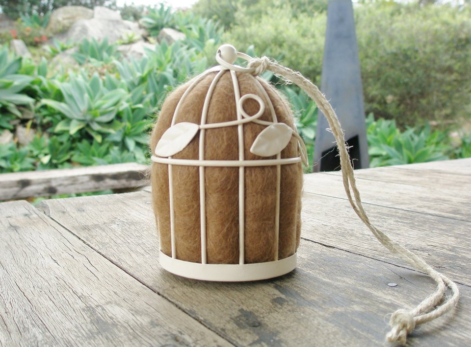Native Bird Nester, Llama Nesting fibre in Cream Cage, Aviary Bedding Material, Wildlife Nest builder, Garden Decor, Nature Garden Gifts