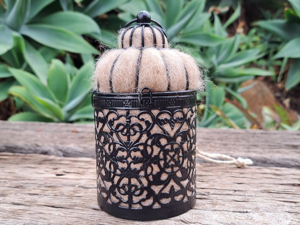 Llama fibre bird nest starter. Home maker garden gift with natural nest building material for wild birds. Outdoor Gift for Dads