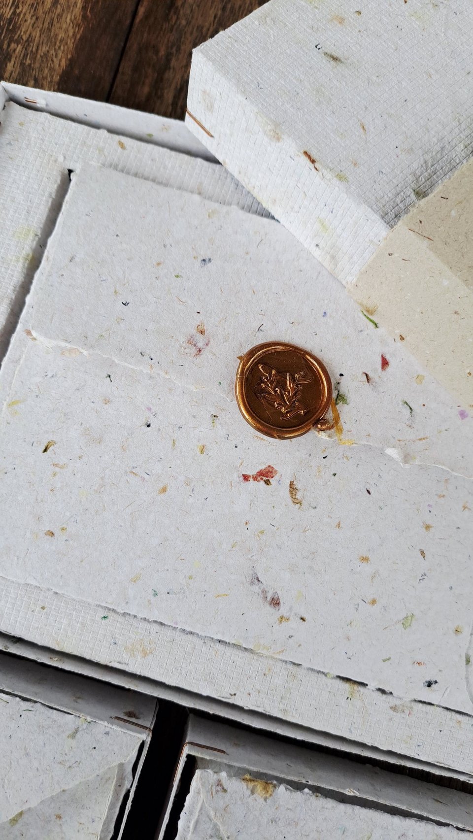 Stationery Set. Gift boxed handmade recycled paper writing sheets and envelopes with wax seals. 10 sheets, 5 envelopes, wax seals