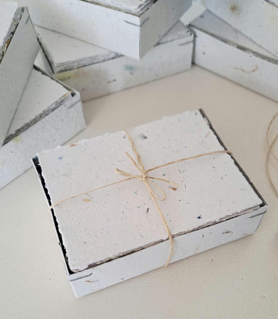40 x Handmade papers, 4 x 3 Inch Recycled Paper Stationery Box