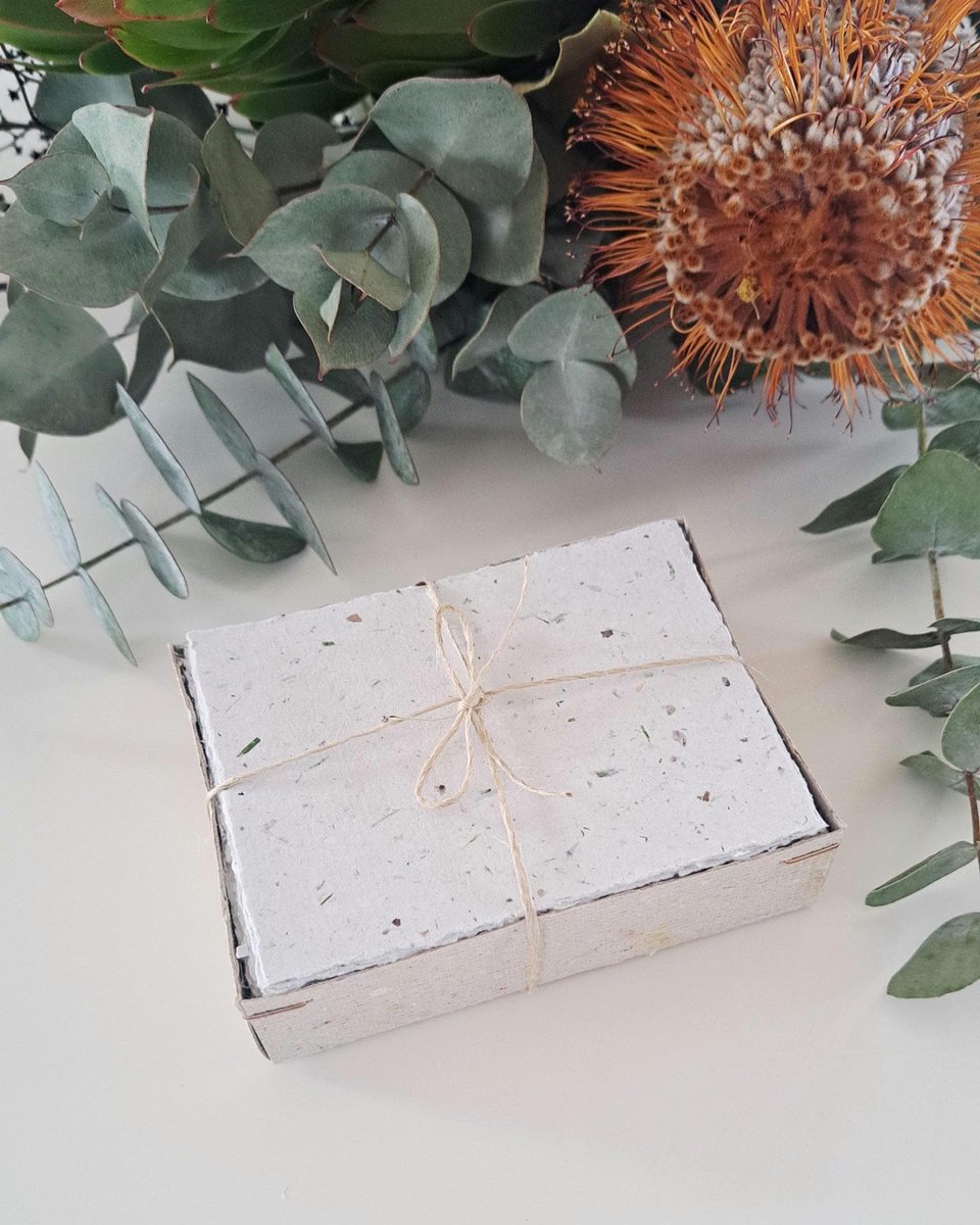 50 x Lawn Clipping Handmade note paper sheets, 4 x 3 Inch Recycled Paper Stationery Box for lawn mowing round
