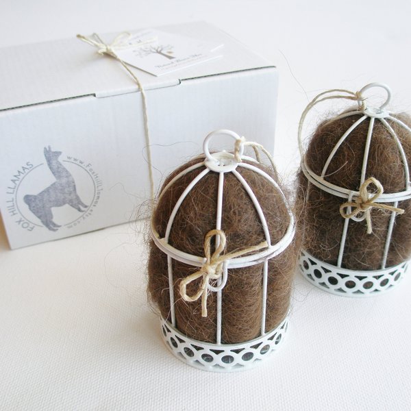 Small Bird Nester in Gift Box. Llama nesting material for wild birds, bird houses, nest boxes. Birdbath accessory for eco, nature gardens