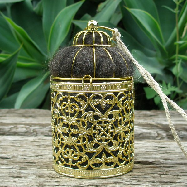 Gold Bird Nester for home isolation backyard gift with Llama Fibre Nest Building Material