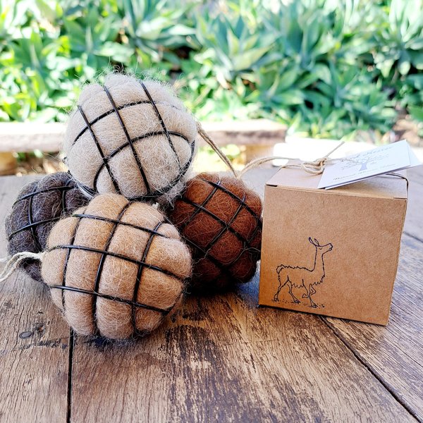 Bird Nester in Gift Box for Garden. Llama Nest Building Material for nature lover and backyard birds. Mothers Day Gift