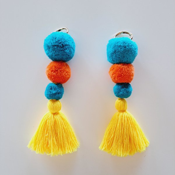 Halter pom pom tassels for llamas and alpacas